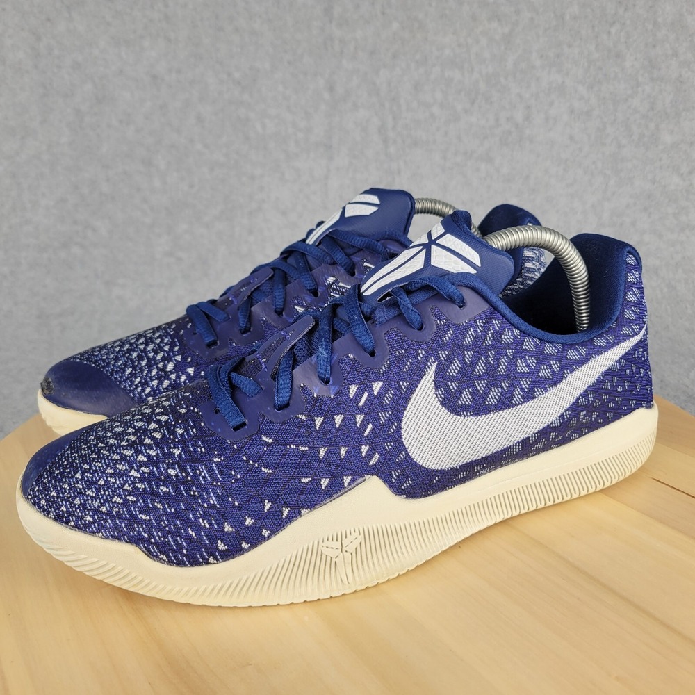 Nike Navy and Cream Athletic Shoes